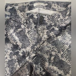 Torrid Jegging - Super Stretch Grey Snakeskin Print-SZ‎ 16T